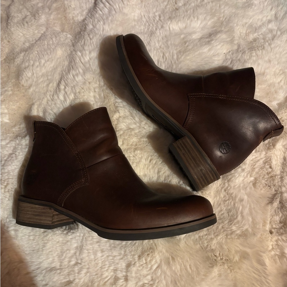 Timberland Brown Ankle Boots Sleek Leather Design-NWOT - Picture 3 of 8